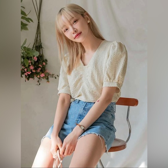 Beige Blouse with Texture - size small - Picture 1 of 2